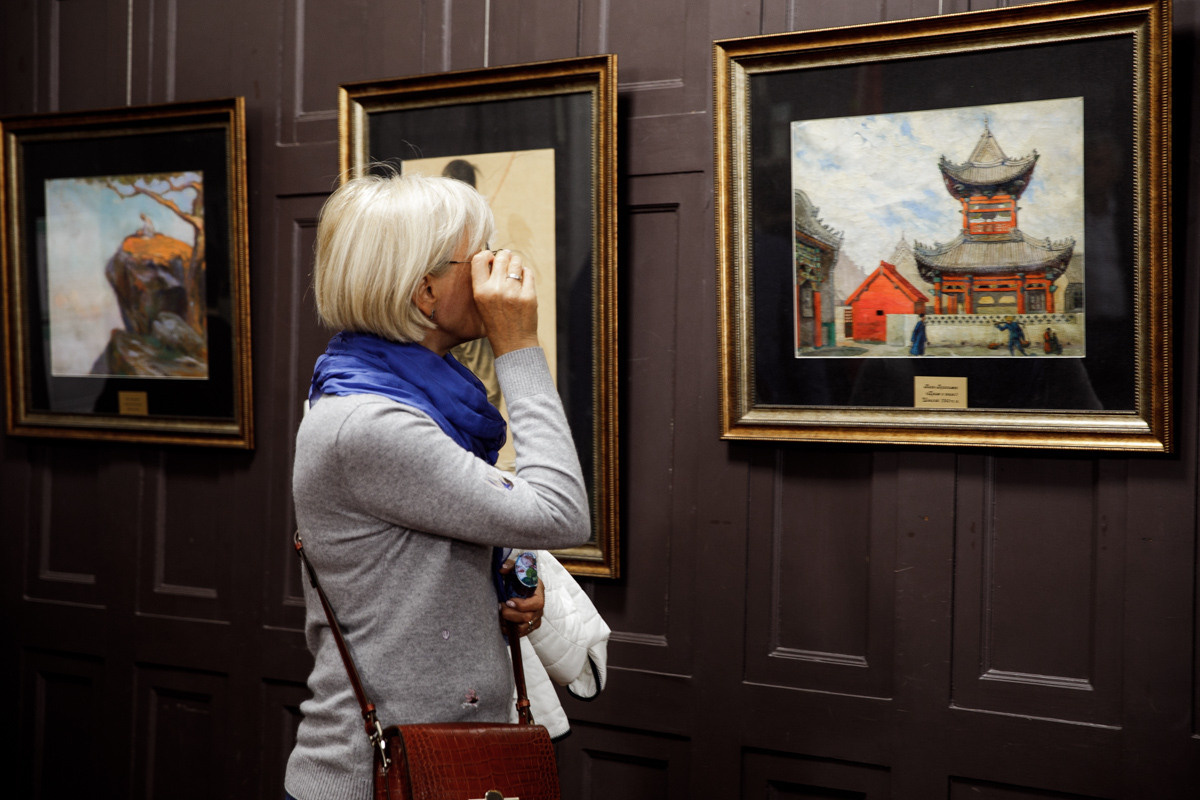 Выставка частной коллекции картин русских художников в консульстве РФ. Фотограф в Шанхае — Лола Пидлуская