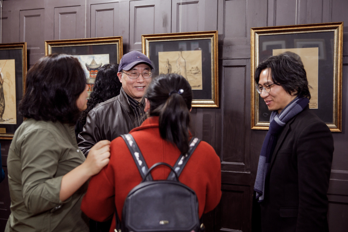 Выставка частной коллекции картин русских художников в консульстве РФ. Фотограф в Шанхае — Лола Пидлуская