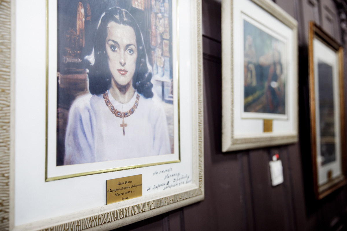 Выставка частной коллекции картин русских художников в консульстве РФ. Фотограф в Шанхае — Лола Пидлуская