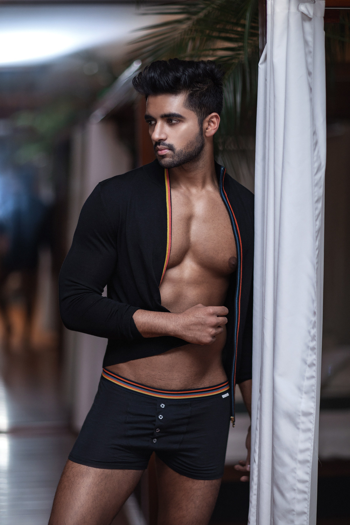 Джашан — индийский певец в Шанхае. Фотограф в Шанхае — Лола Пидлуская