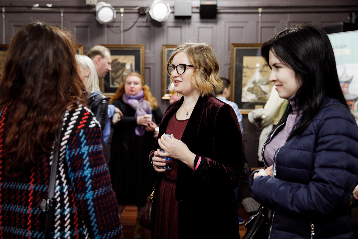 Выставка частной коллекции картин русских художников в консульстве РФ. Фотограф в Шанхае — Лола Пидлуская