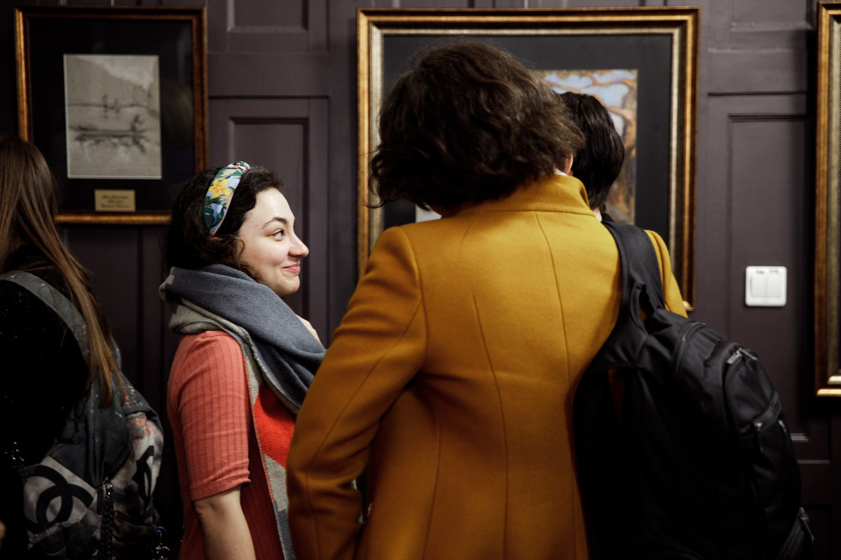 Выставка частной коллекции картин русских художников в консульстве РФ. Фотограф в Шанхае — Лола Пидлуская