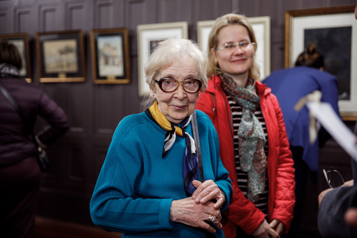 Выставка частной коллекции картин русских художников в консульстве РФ. Фотограф в Шанхае — Лола Пидлуская