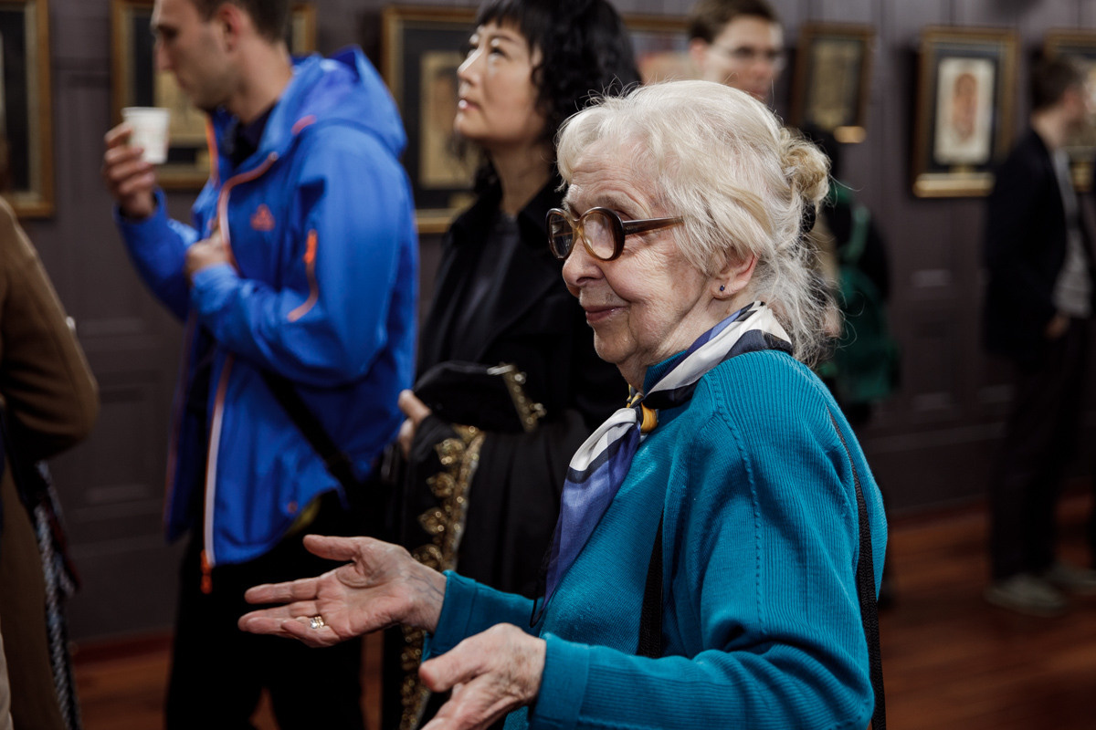 Выставка частной коллекции картин русских художников в консульстве РФ. Фотограф в Шанхае — Лола Пидлуская