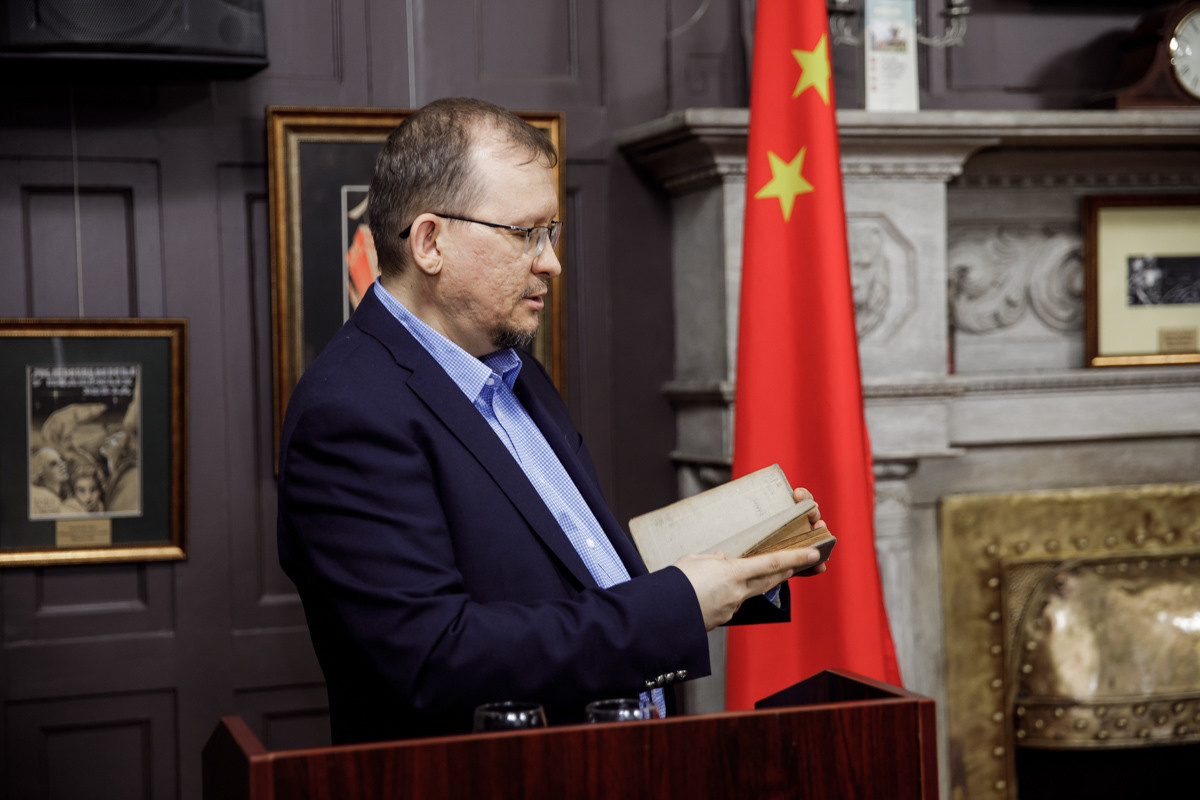 Выставка частной коллекции картин русских художников в консульстве РФ. Фотограф в Шанхае — Лола Пидлуская