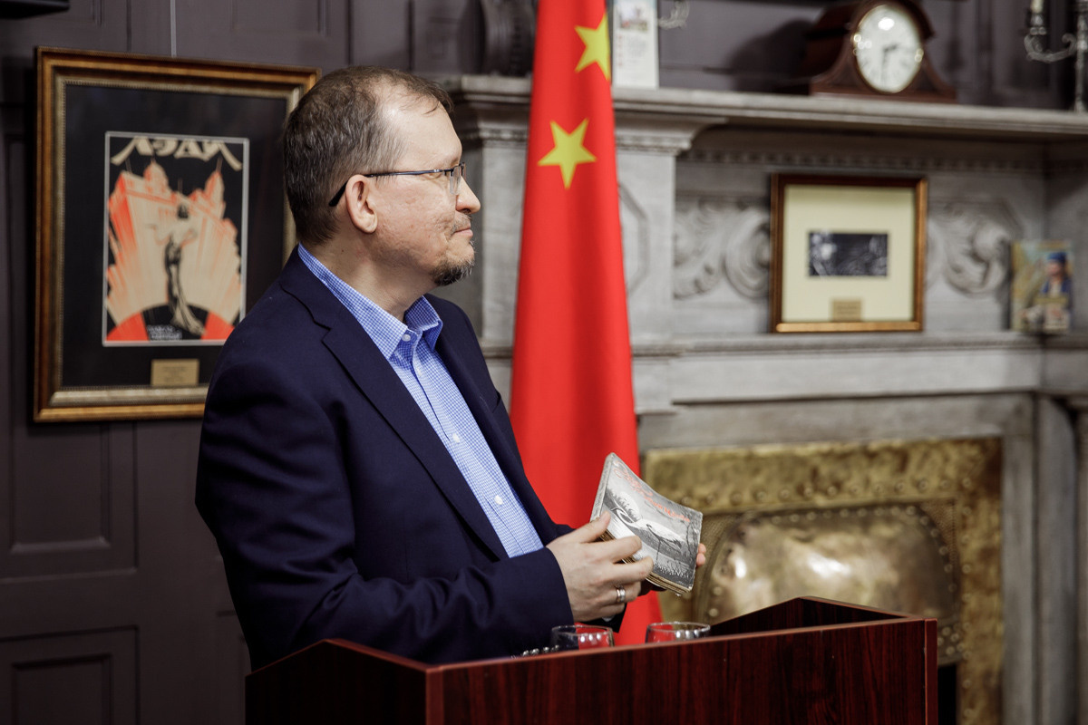 Выставка частной коллекции картин русских художников в консульстве РФ. Фотограф в Шанхае — Лола Пидлуская