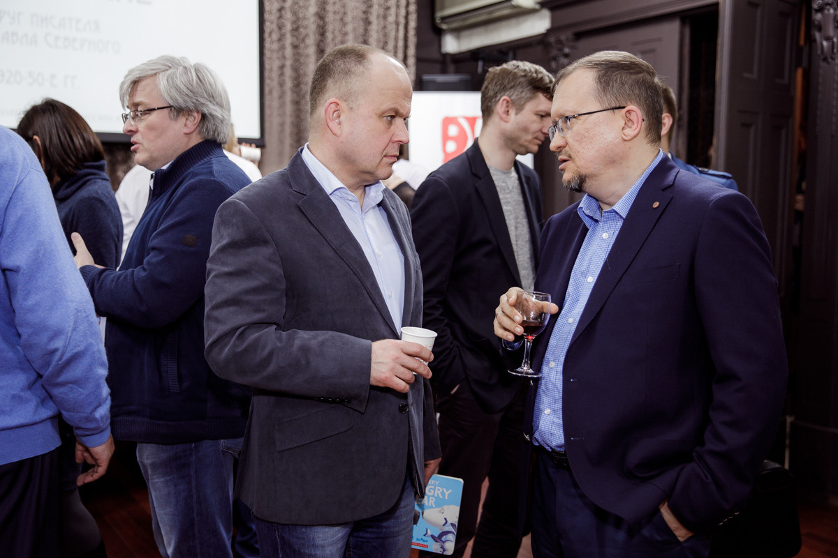 Выставка частной коллекции картин русских художников в консульстве РФ. Фотограф в Шанхае — Лола Пидлуская