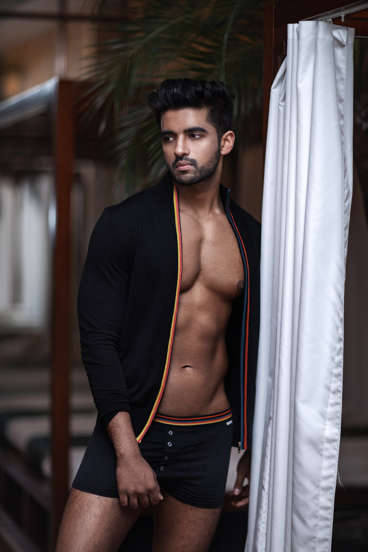 Джашан — индийский певец в Шанхае. Фотограф в Шанхае — Лола Пидлуская