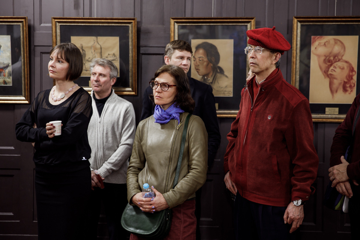 Выставка частной коллекции картин русских художников в консульстве РФ. Фотограф в Шанхае — Лола Пидлуская