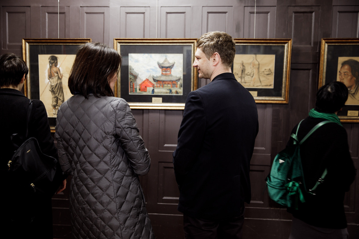 Выставка частной коллекции картин русских художников в консульстве РФ. Фотограф в Шанхае — Лола Пидлуская