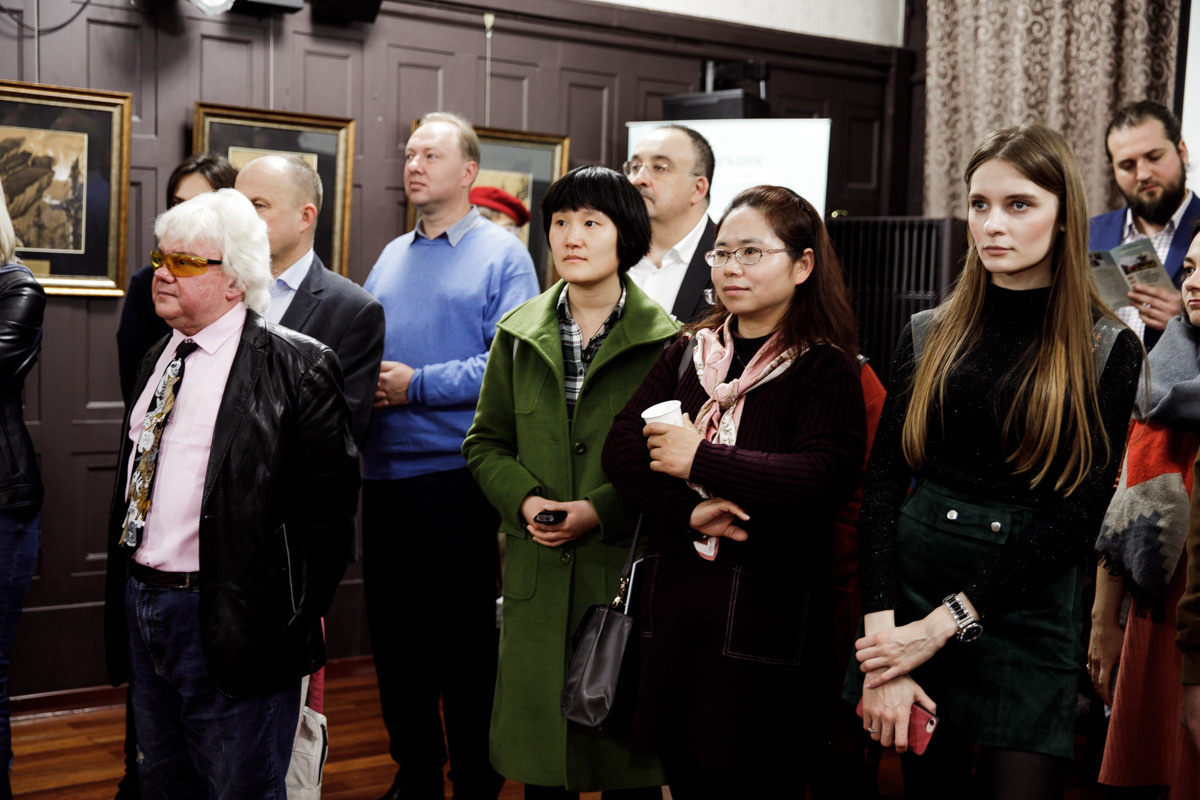 Выставка частной коллекции картин русских художников в консульстве РФ. Фотограф в Шанхае — Лола Пидлуская