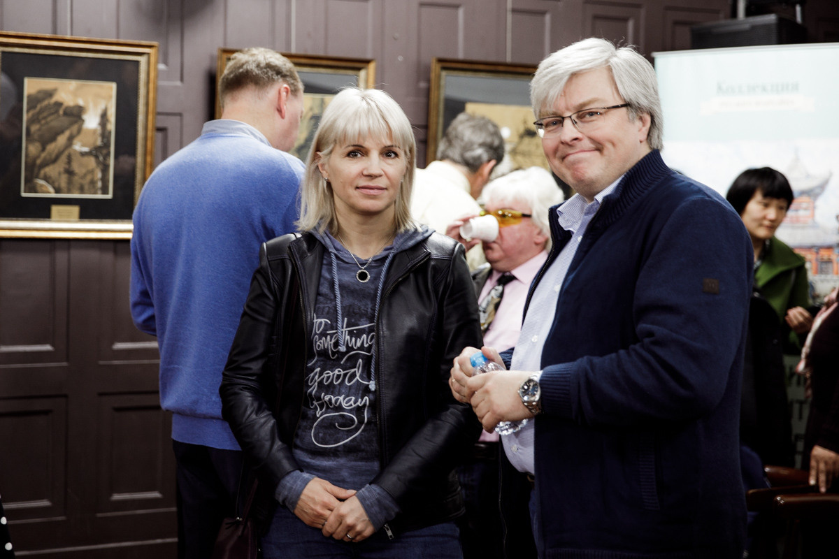 Выставка частной коллекции картин русских художников в консульстве РФ. Фотограф в Шанхае — Лола Пидлуская