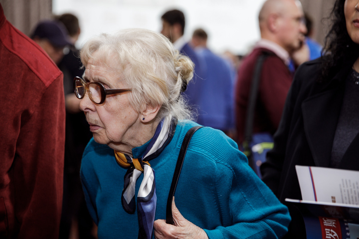 Выставка частной коллекции картин русских художников в консульстве РФ. Фотограф в Шанхае — Лола Пидлуская