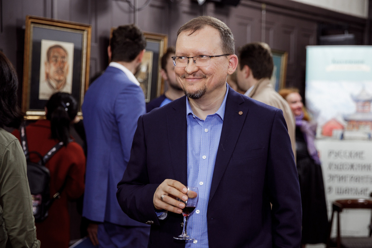 Выставка частной коллекции картин русских художников в консульстве РФ. Фотограф в Шанхае — Лола Пидлуская