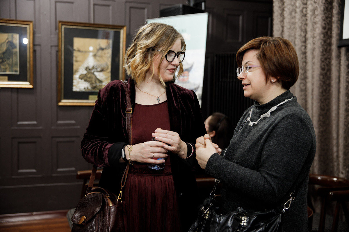 Выставка частной коллекции картин русских художников в консульстве РФ. Фотограф в Шанхае — Лола Пидлуская