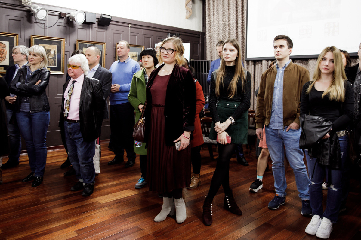 Выставка частной коллекции картин русских художников в консульстве РФ. Фотограф в Шанхае — Лола Пидлуская