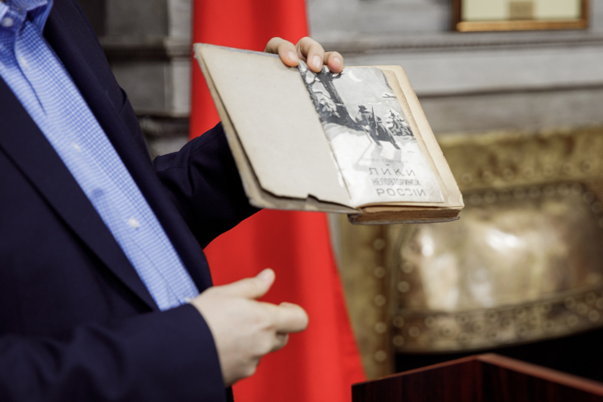 Выставка частной коллекции картин русских художников в консульстве РФ. Фотограф в Шанхае — Лола Пидлуская