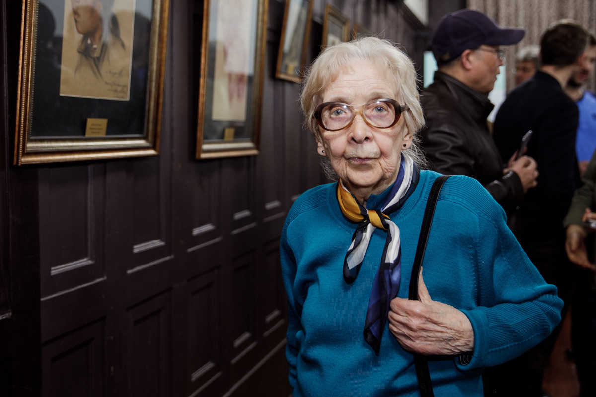 Выставка частной коллекции картин русских художников в консульстве РФ. Фотограф в Шанхае — Лола Пидлуская