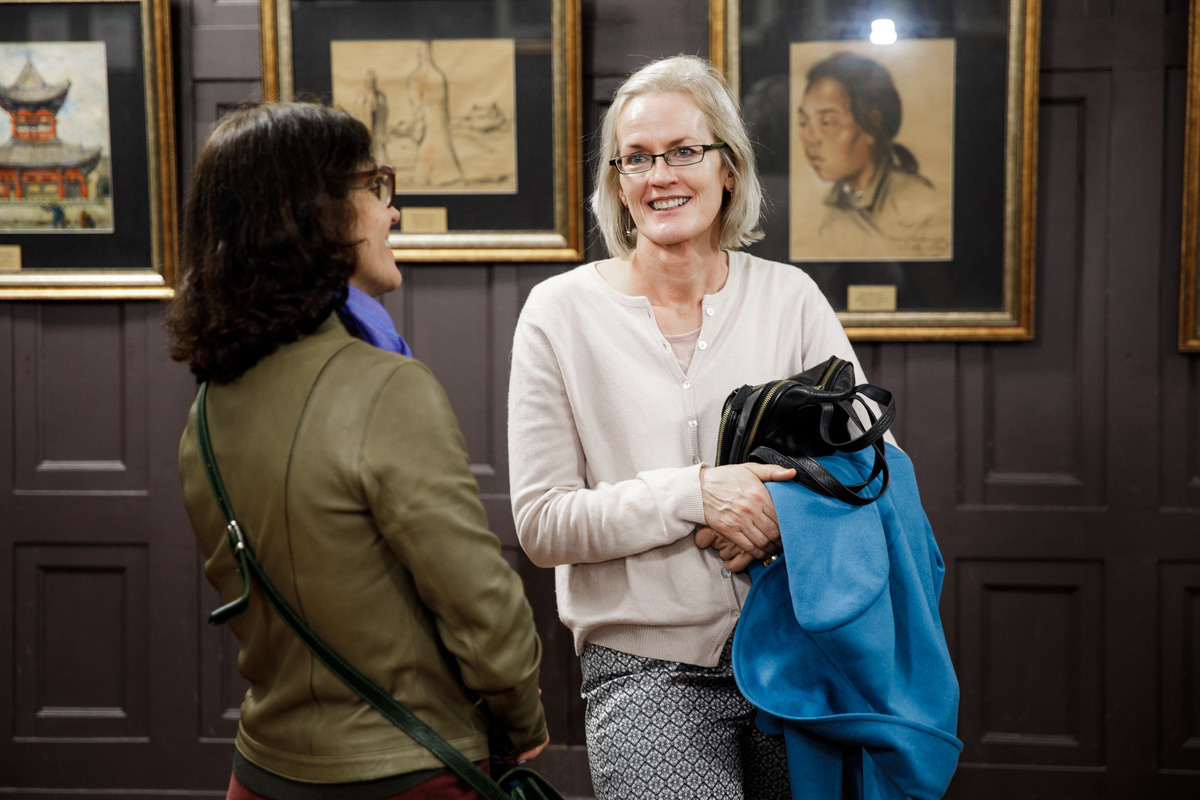 Выставка частной коллекции картин русских художников в консульстве РФ. Фотограф в Шанхае — Лола Пидлуская