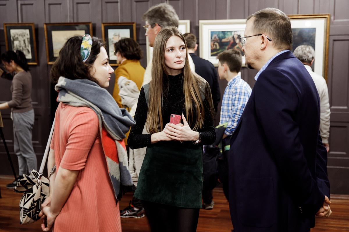 Выставка частной коллекции картин русских художников в консульстве РФ. Фотограф в Шанхае — Лола Пидлуская