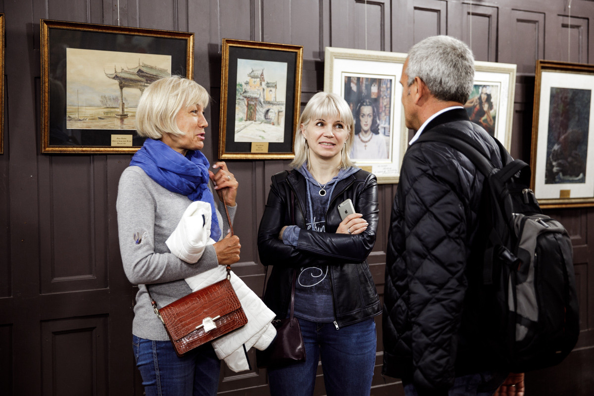 Выставка частной коллекции картин русских художников в консульстве РФ. Фотограф в Шанхае — Лола Пидлуская