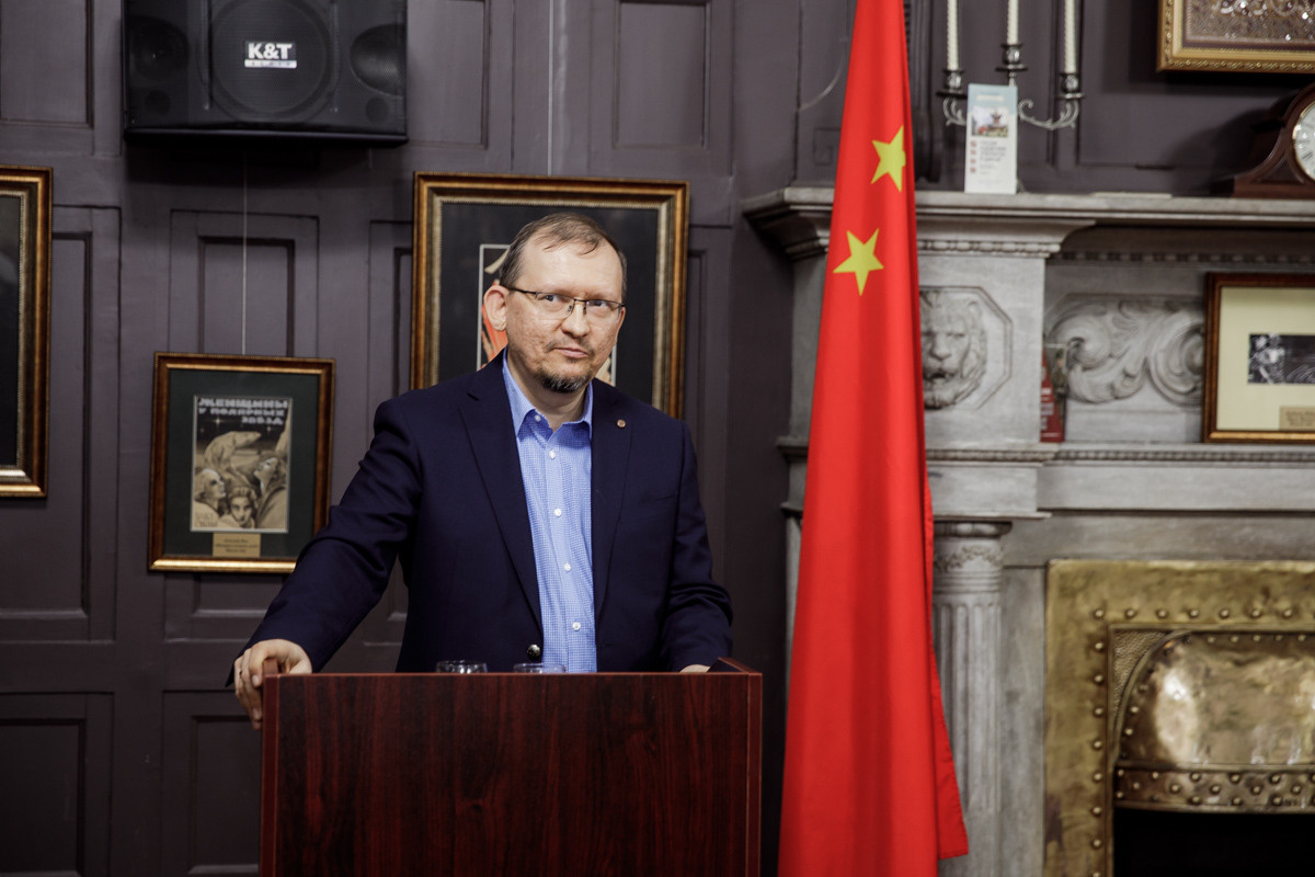 Выставка частной коллекции картин русских художников в консульстве РФ. Фотограф в Шанхае — Лола Пидлуская