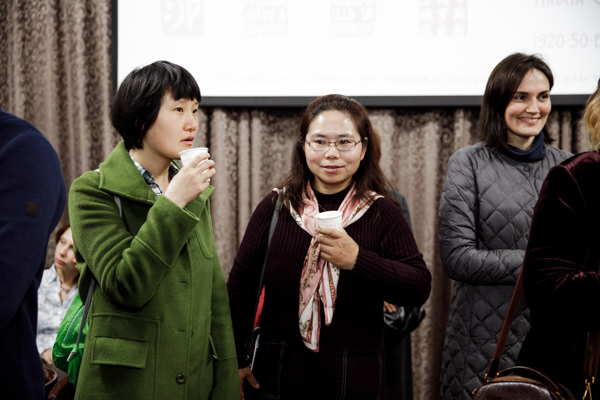 Выставка частной коллекции картин русских художников в консульстве РФ. Фотограф в Шанхае — Лола Пидлуская