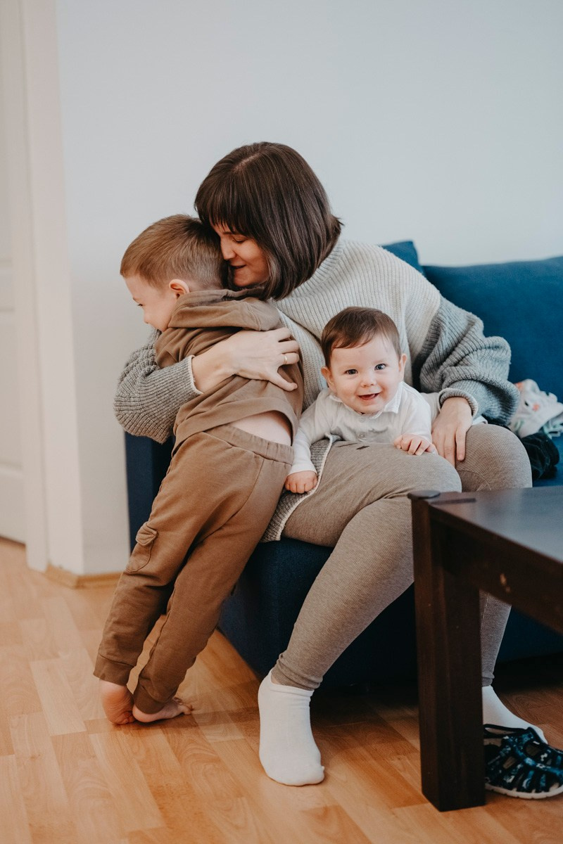 Porodicno fotografisanje kod kuce — Andjela, Lazar, Janko i Mihajlo. Deciji i porodicni fotograf u Beogradu Oksana Skendzic