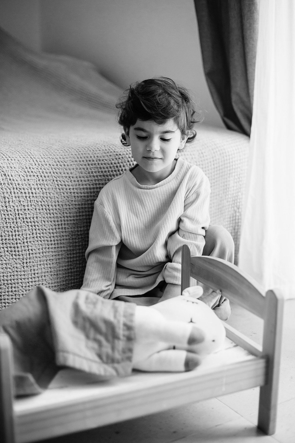 Mom&daughter at home. Family photographer in Israel
