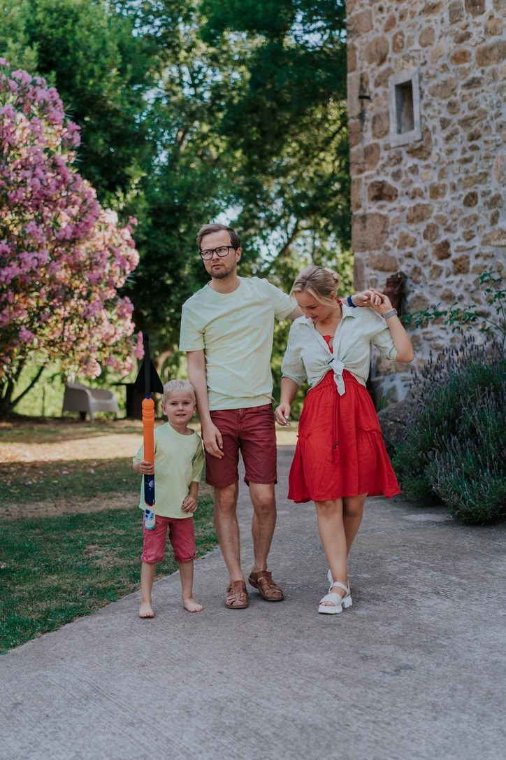 Dressing For A Family Photoshoot — Barcelona Family Photographer tips. DiaFoto — Wow Photographer in Barcelona | Premium Barcelona Photoshoot Experience