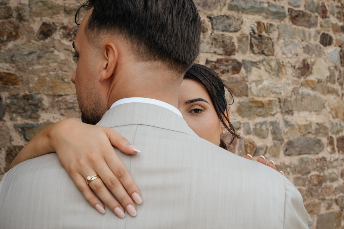 Civil Wedding at Burg Schwarzenstein in Geisenheim. Wedding photographer & videographer in Germany and Frankfurt | Denis Mirosnik