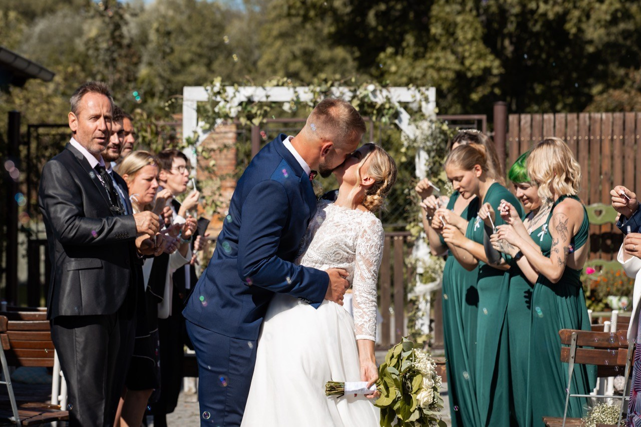 Svatební fotografka Praha. Dana Lišková — Empatická fotografka | Introspektivní umělkyně | Neurodivergentní koučka| Zakladatelka Artepy.cz