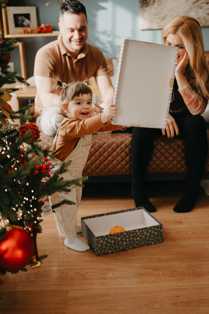 Natasa, Ema i Lazar — porodicno fotografisanje kod kuce. Deciji i porodicni fotograf u Beogradu Oksana Skendzic