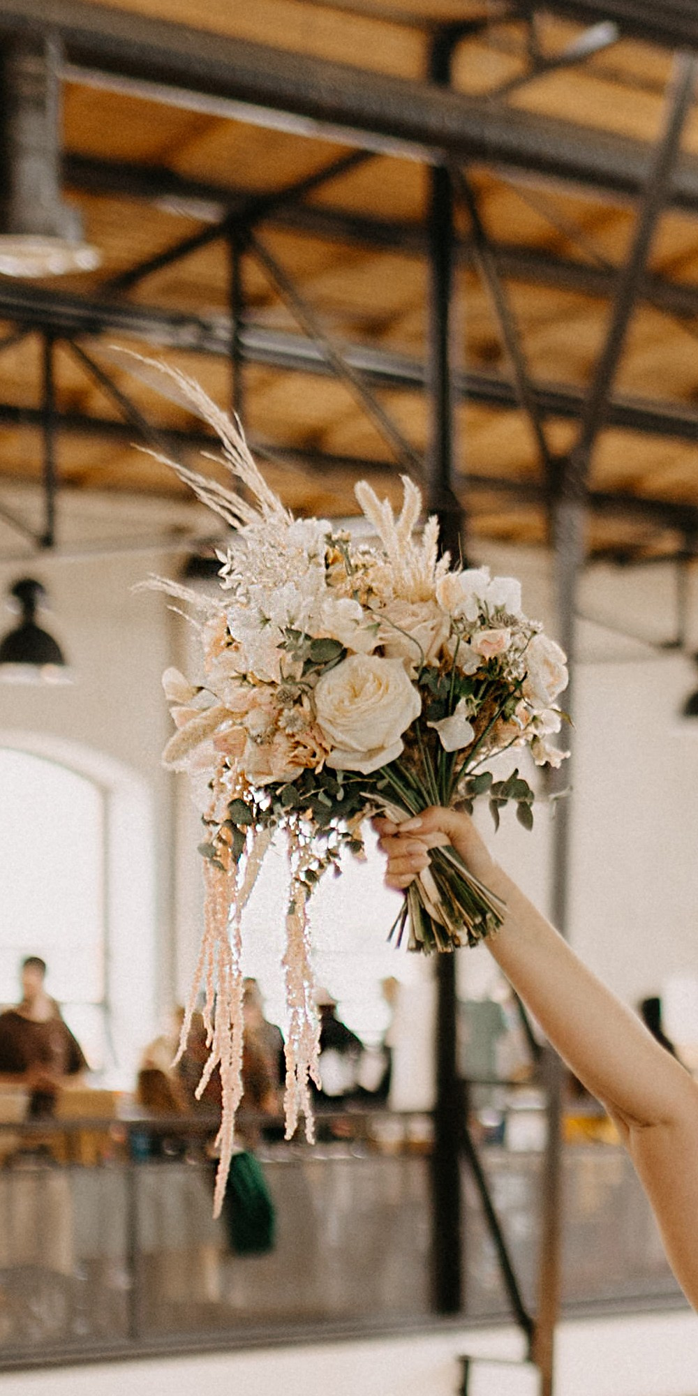 Līgavas pušķis bežā, šokolādes toņos. Event design, decoration, floristry, gift, Irina Novika, Riga, Latvia