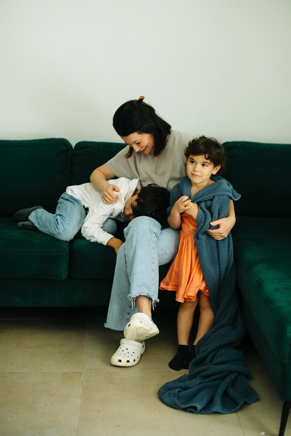 Mom&daughter at home. Family photographer in Israel