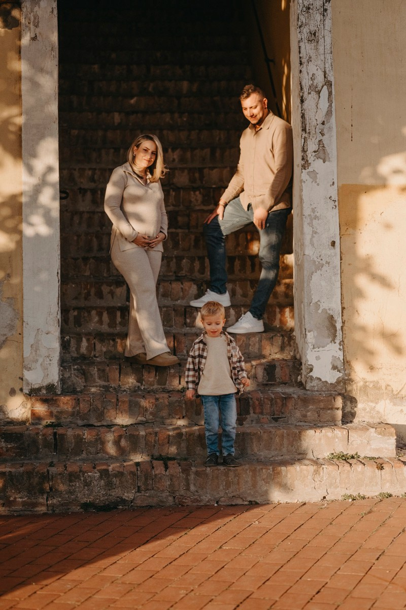 Zlata, Nemanja i Aleksej — porodicno fotografisanje napolju. Deciji i porodicni fotograf u Beogradu Oksana Skendzic