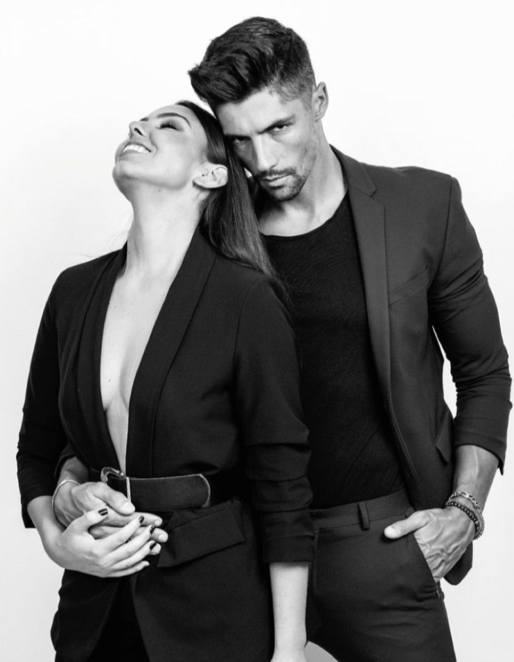 Posa di base per un servizio fotografico di coppia