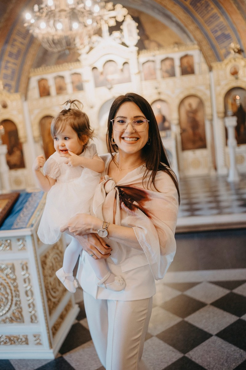 Lara / krstenje, crkva svete Ruzice na Kalemegdanu. Deciji i porodicni fotograf u Beogradu Oksana Skendzic