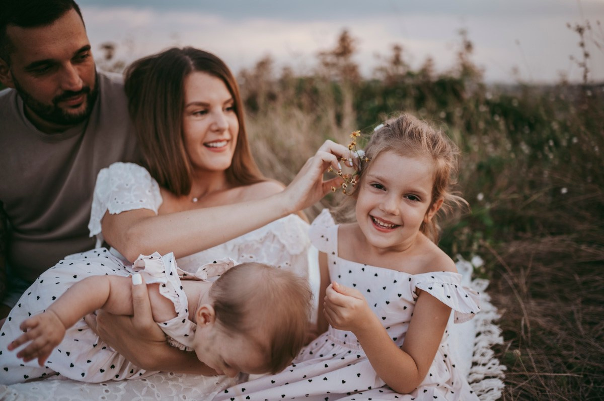 Sonja, Bojan, Nadja i Una / porodicno fotografisanje. Deciji i porodicni fotograf u Beogradu Oksana Skendzic