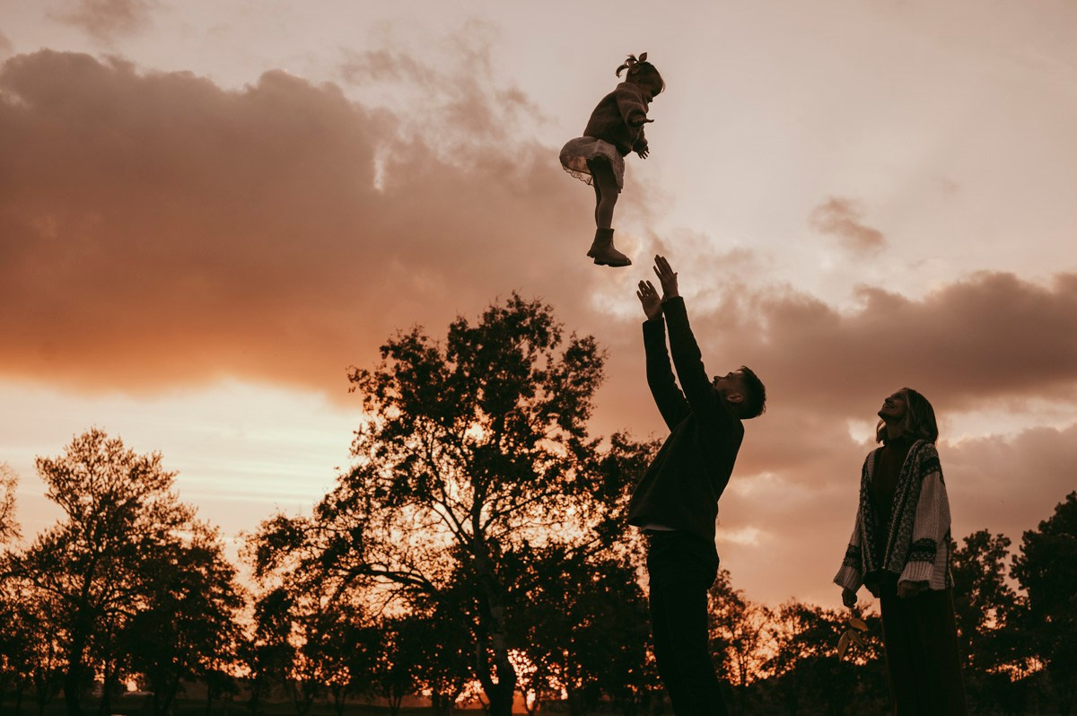 Anastasija, Aleksej i Agata / porodicno fotografisanje napolju. Deciji i porodicni fotograf u Beogradu Oksana Skendzic