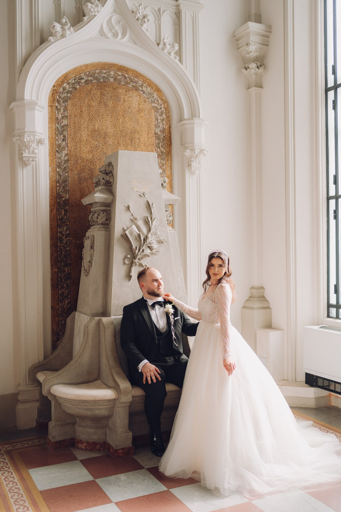 Cuplu Mire si Mireasa – ședință foto nuntă la Palatul Culturii Iași