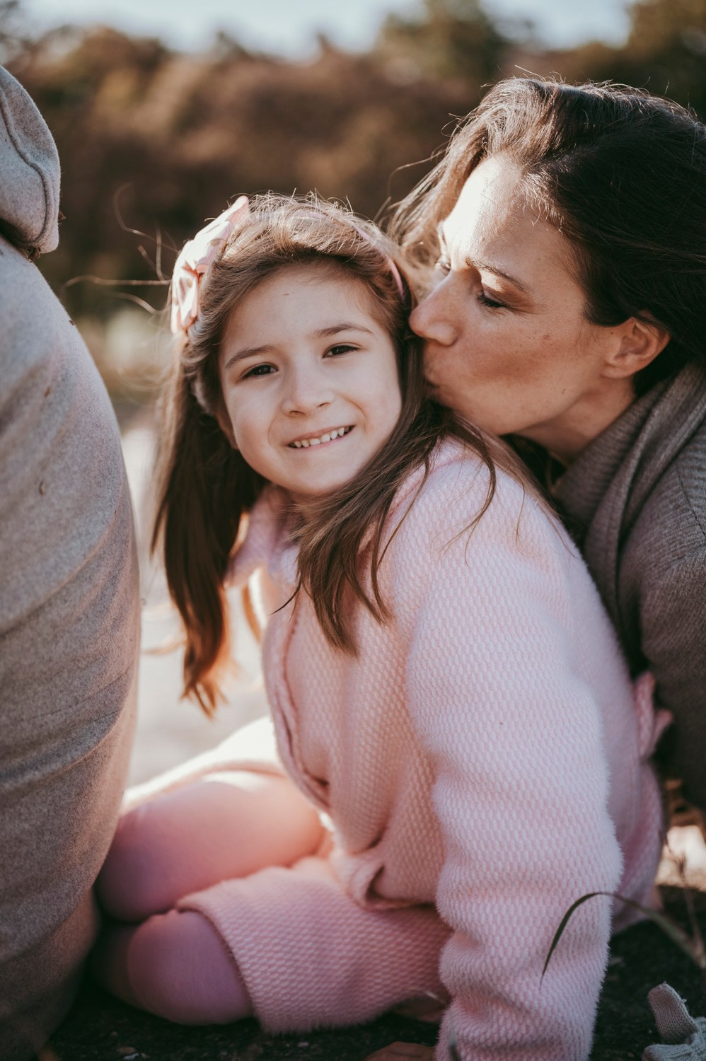 Iva, Ivan, Tara i Stefan — porodicno fotografisanje napolju. Deciji i porodicni fotograf u Beogradu Oksana Skendzic