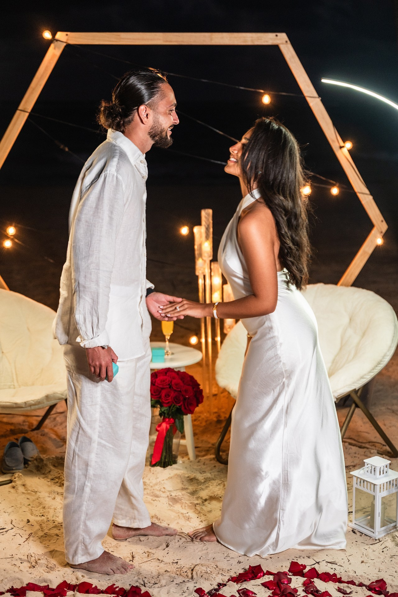 Propuesta al Atardecer en Punta Cana — Picnic Romántico Frente al Mar