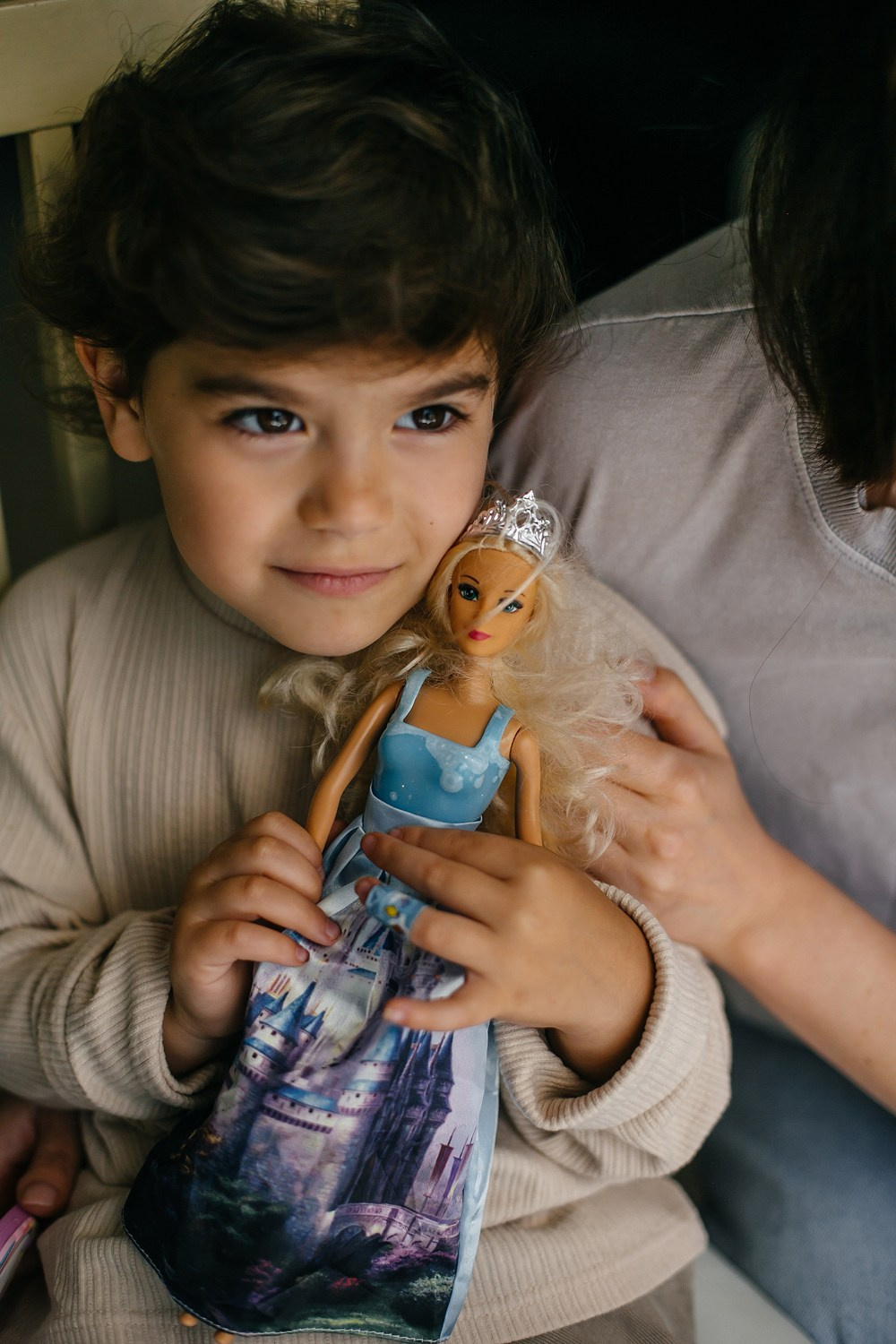 Mom&daughter at home. Family photographer in Israel