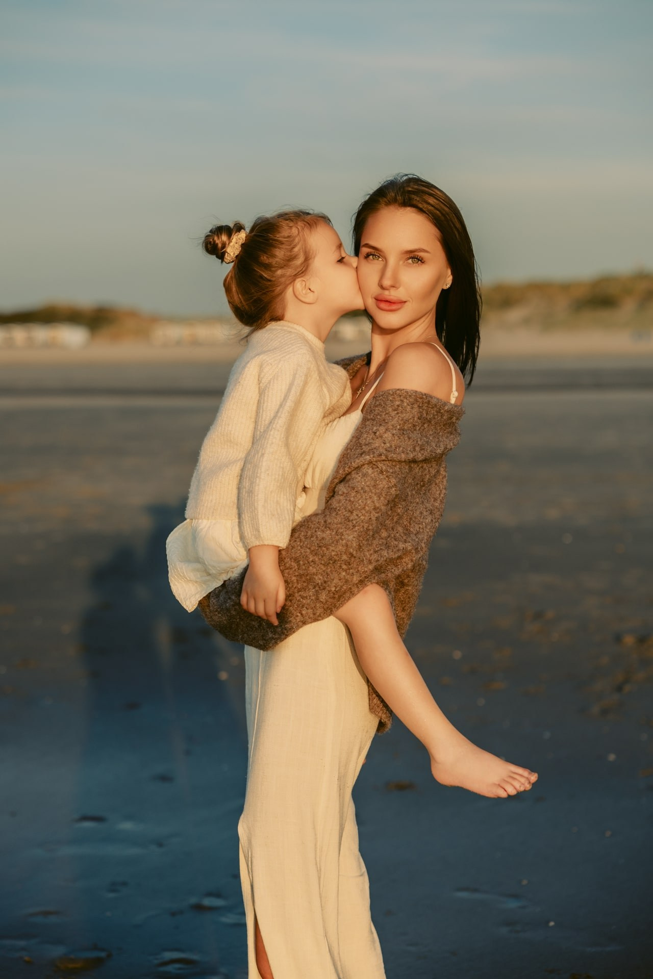 Seaside Portraits — Summer Breeze in Hoek van Holland. Romantic & Soulful Photography by Natalia Olhova in Rotterdam