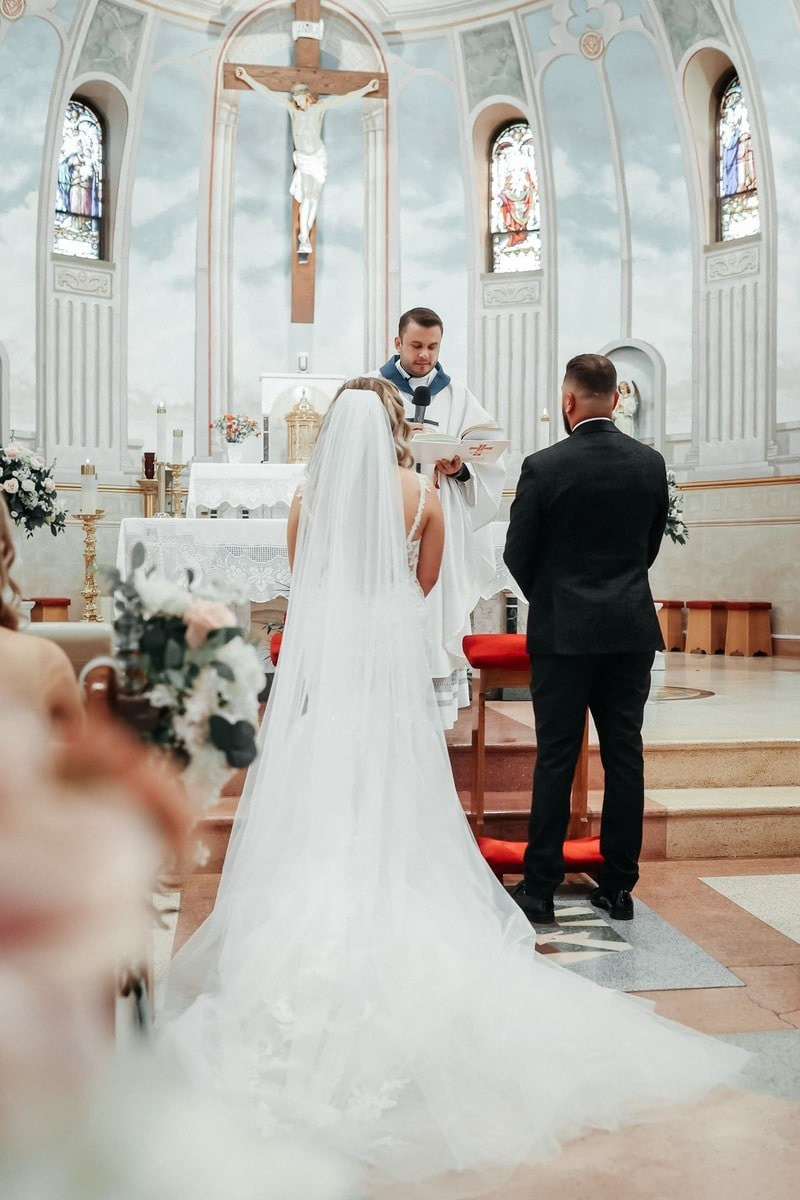 Niagara Falls wedding photographer capturing beautiful portraits of the couple.