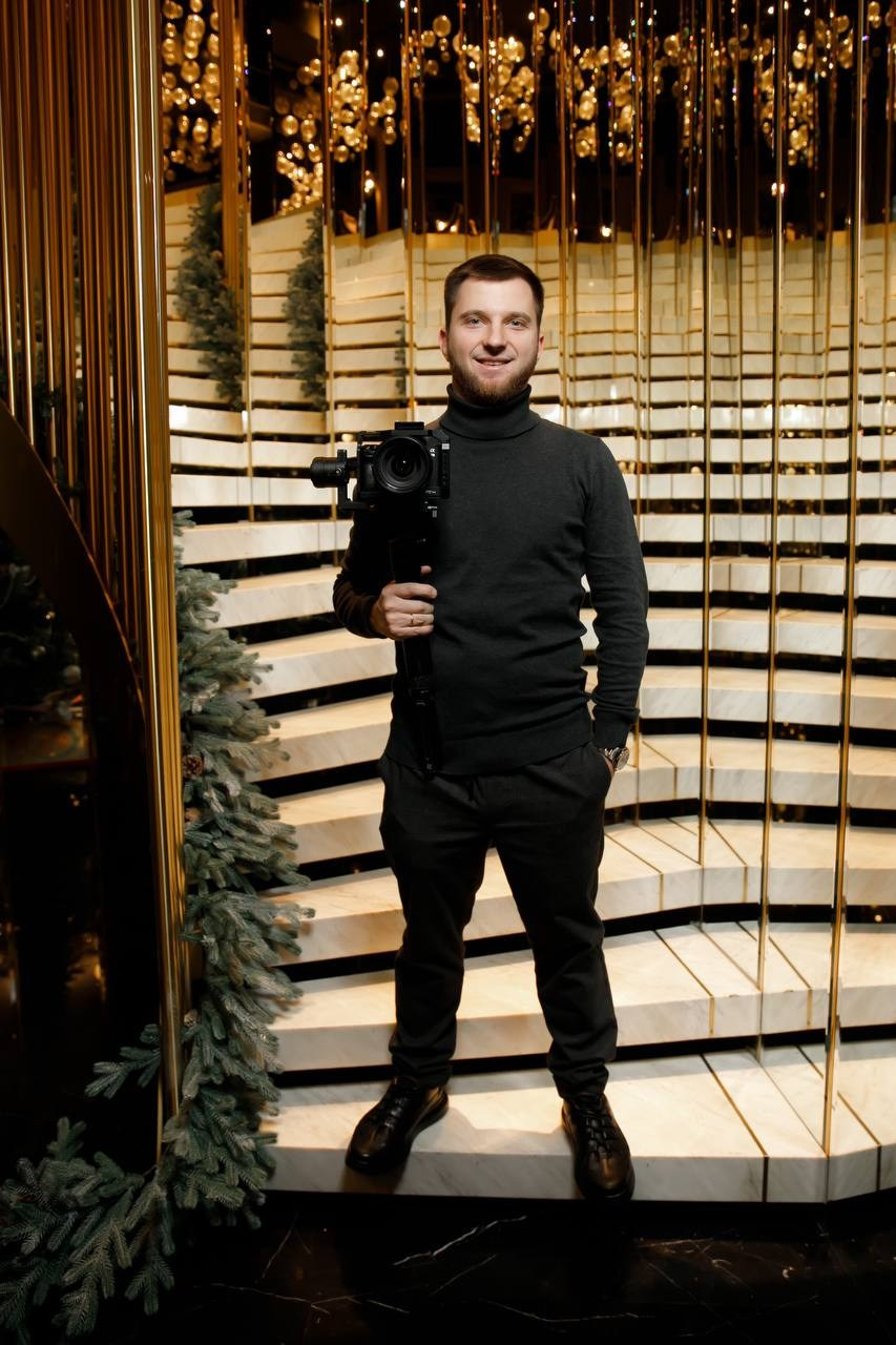 Мене звати Дмитро і я створю найкращі спогади вашого свята