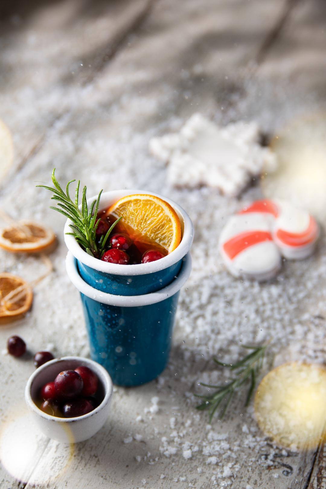 Glühwein mit Cranberry als Werbungsfotos für Brands und Marken