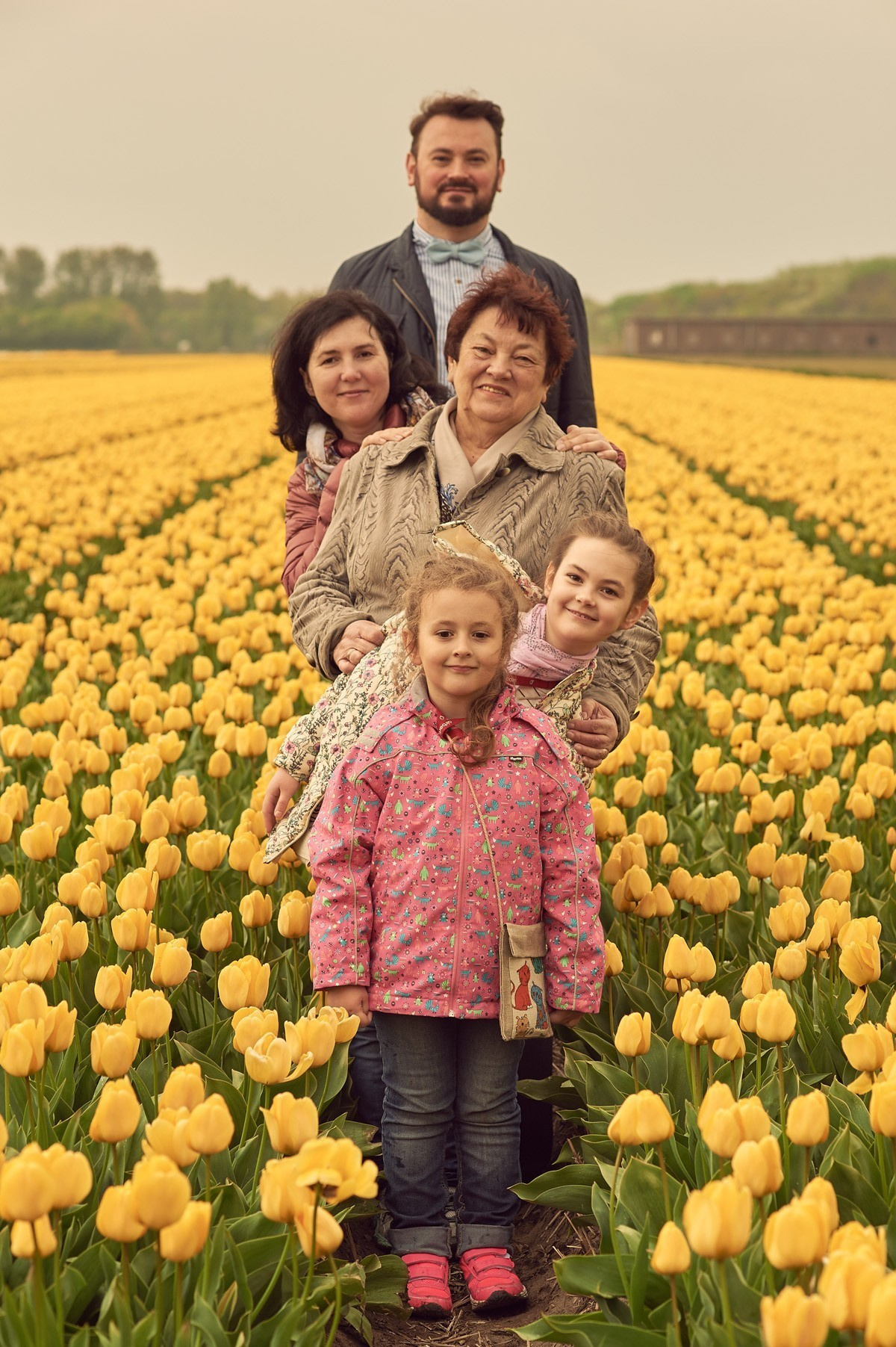 Family photoshoot in Keukenhof. Portrait and Wedding Photographer Brussels & Amsterdam