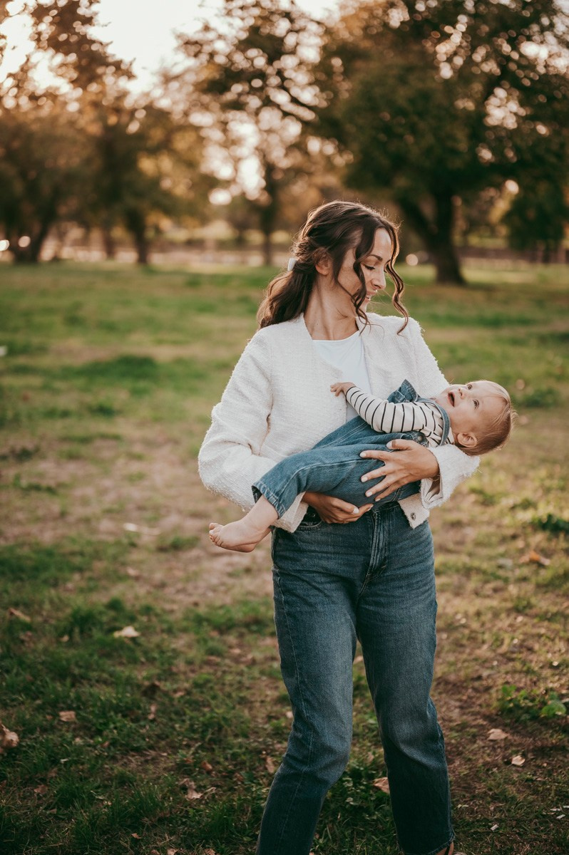Aleksandra, Filip, Lion i Luka / PORODICNOFOTOGRAFISANJE napolju. Deciji i porodicni fotograf u Beogradu Oksana Skendzic